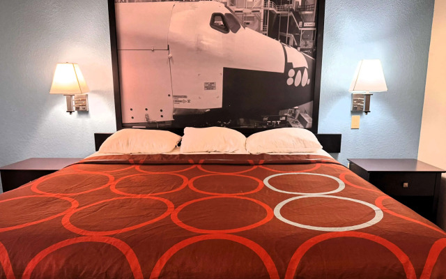 Super 8 by Wyndham IAH West/Greenspoint