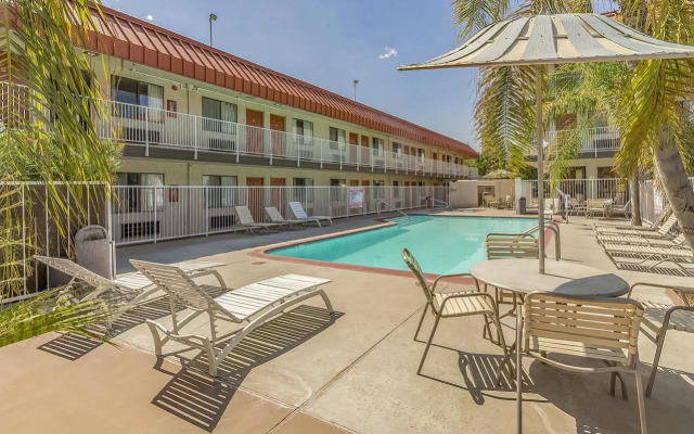 Motel 6 Fresno, CA - Yosemite Hwy