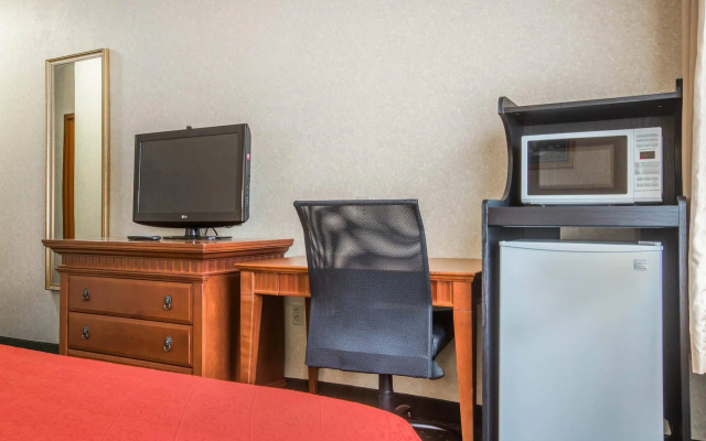 Econo Lodge Glens Falls / Lake George