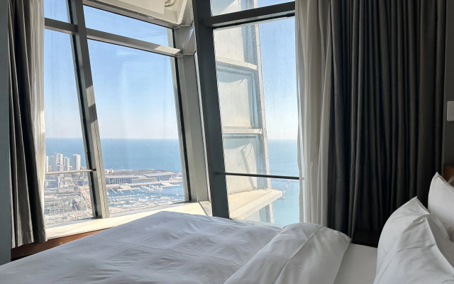 Grand Madison Qingdao Harbour-view Central（Former Qingdao Farglory Hotel）