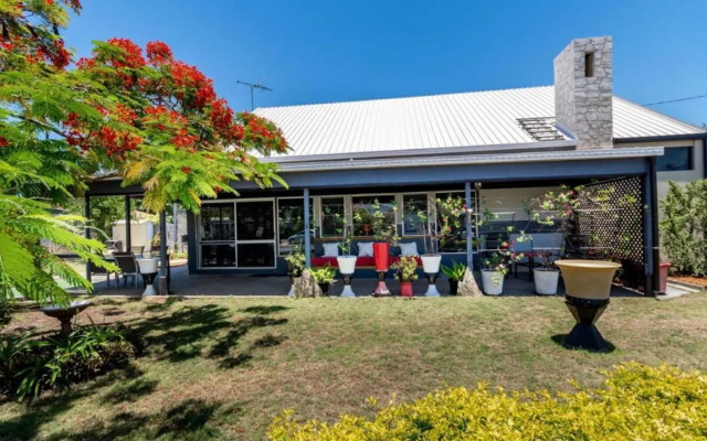 Unique Getaway 300m to Bribie Foreshore, Bongaree