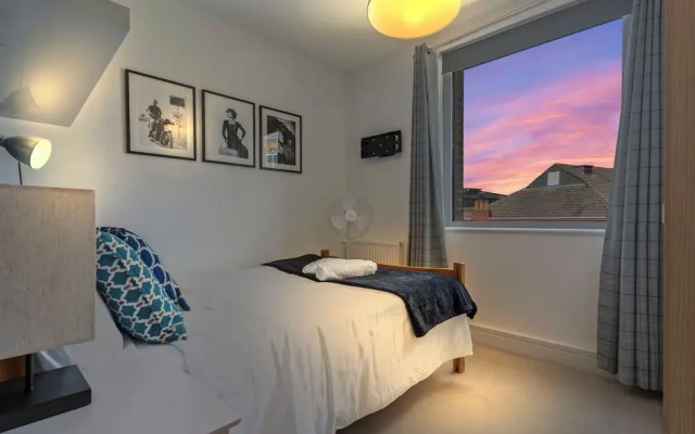 Kingsland High Street Apartment