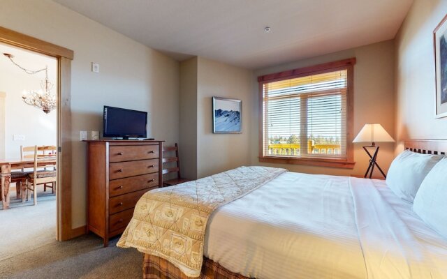 Sunstone 209 Ski-In Ski-Out, Gorgeous Mountain Views, Heated Pool Jacuzzi by RedAwning