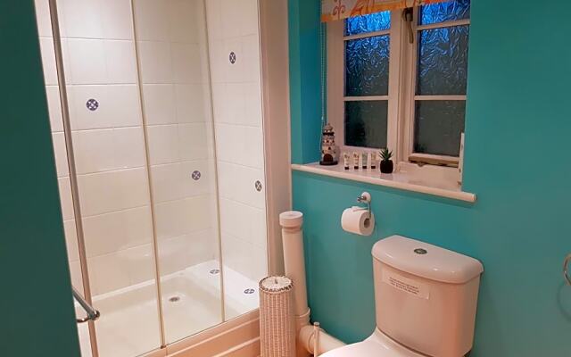 Igguldene Retreat with Jacuzzi