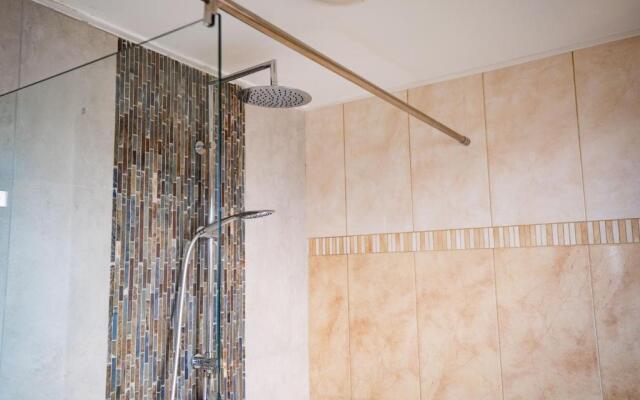 Outstanding 2 Bedroom Beach Front Suite 3