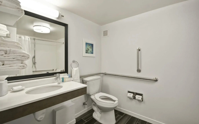 Hampton Inn & Suites Los Angeles Burbank Airport