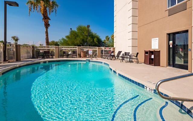 Holiday Inn Express Hotel & Suites PEORIA NORTH - GLENDALE, an IHG Hotel