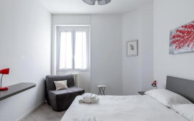 Piazza De Angeli M1 Comfortable Flat with Balcony