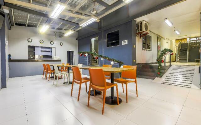 Metro Deluxe Residences