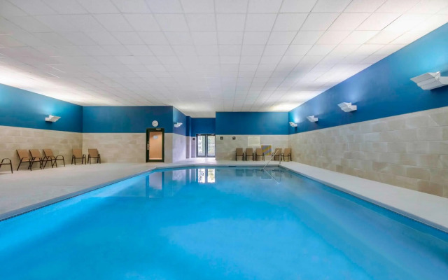 Hampton Inn East Aurora
