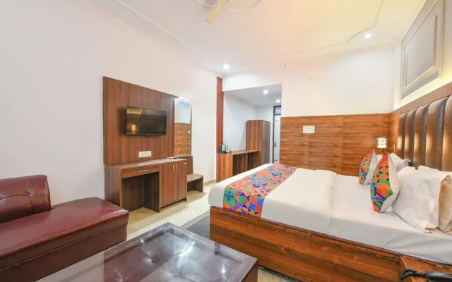 Roomshala 020 Hotel Black Stone