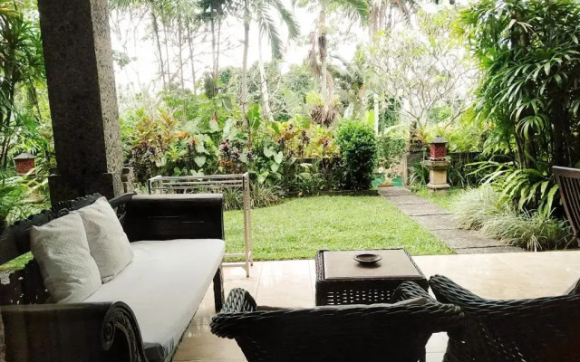 Anom Cottages