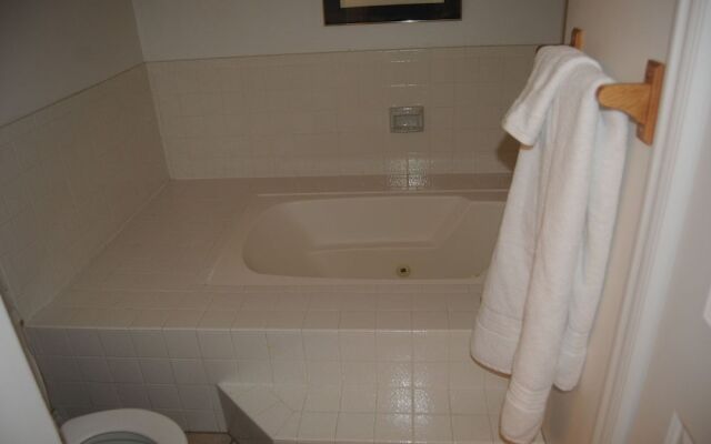 Park City Condo with 6 beds, 3 bedroom, 3 bath, 4 min to ski, 2 min to Sundance HQ