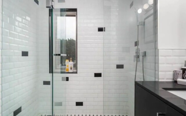 Chic 3 Bedroom 2 Storey Loft