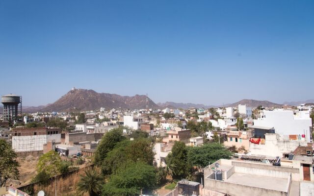 OYO 12250 Home Kesar Vilas near Trident Udaivilas