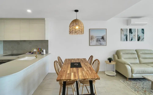 Modern 2-bedroom Apartment With Pool Access