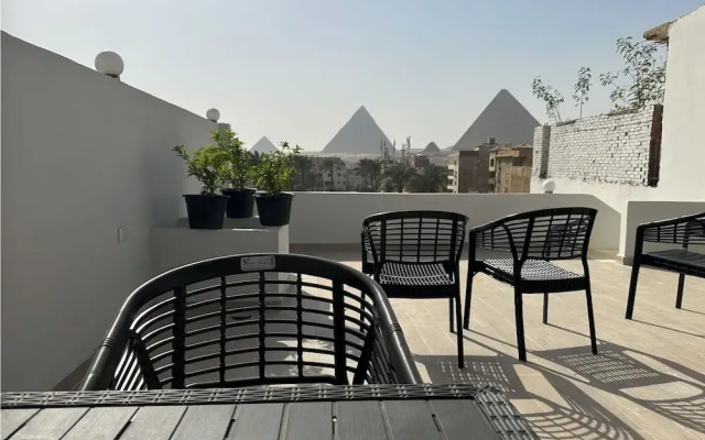 Night Pyramids Inn