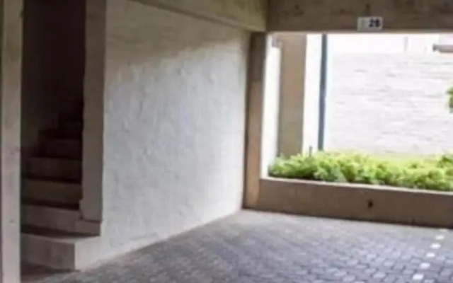 Contemporary Spacious & Comfortable Apartment