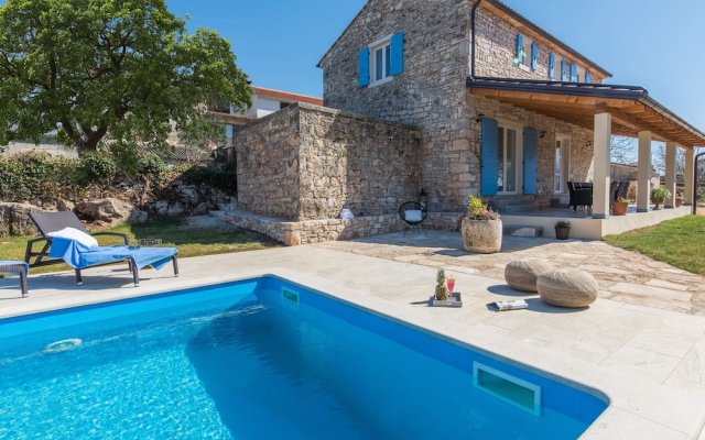Beautiful Stone House with Large Garden And Private Pool