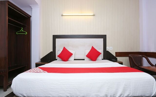 OYO 11858 Hotel Shiv Murti Grand