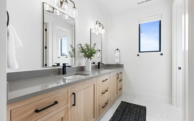 The Dugout 8 Bedroom Home