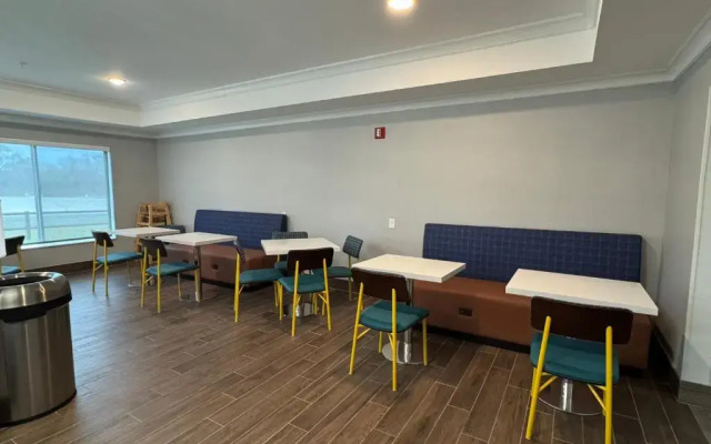 Garner Hotel Longview South by IHG