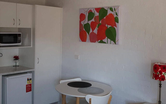 Aza Motel