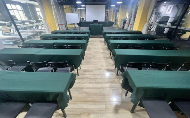 Junrong Fashionable Hotel