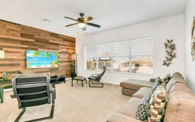 6BR Luxury Home With BBQ and Private Pool