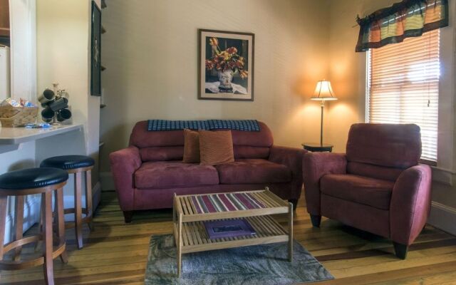 Calhoun House Inn & Suites