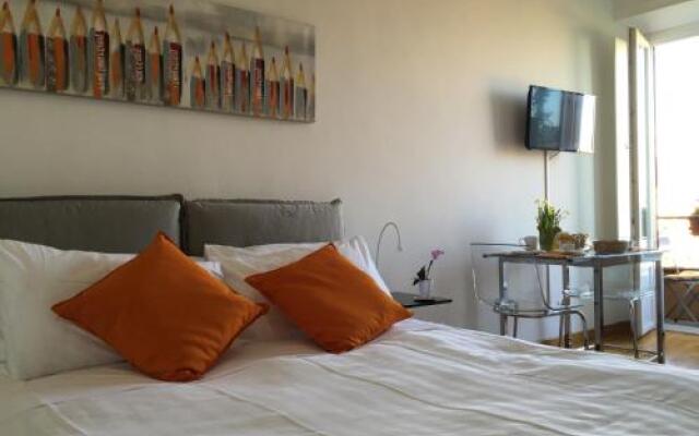 Donna Ilaria - Vatican area