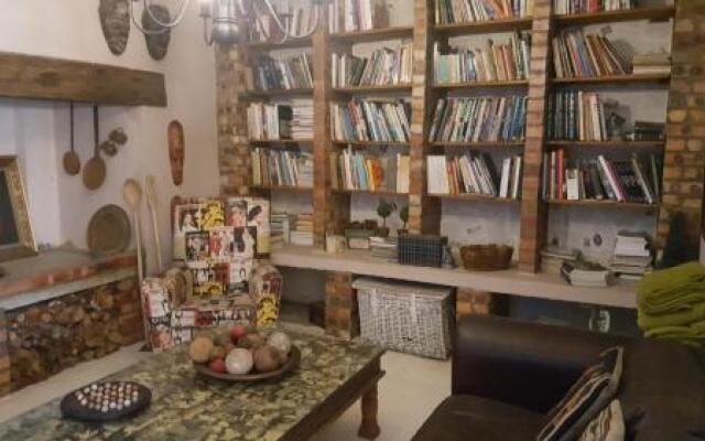 Guest House Frame Ace