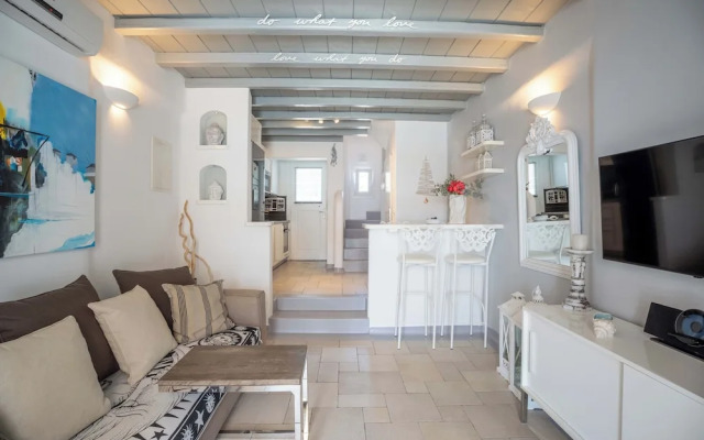 Phaedrus Living: Ornos Beach House Mykonos