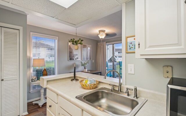 SPC 1034 is a Pet Friendly 1 BR with Free Beach Service for 2! by RedAwning