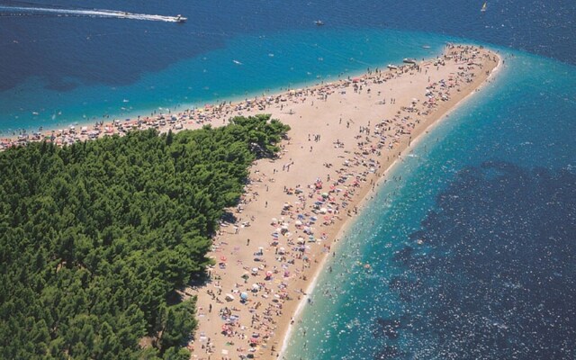 Sea-view Villa in Bol with Hot Tub, Sauna, Whirlpool