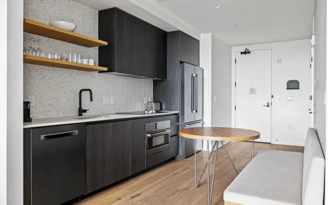 New 1BR Condo on Rainey St-Rooftop Pool