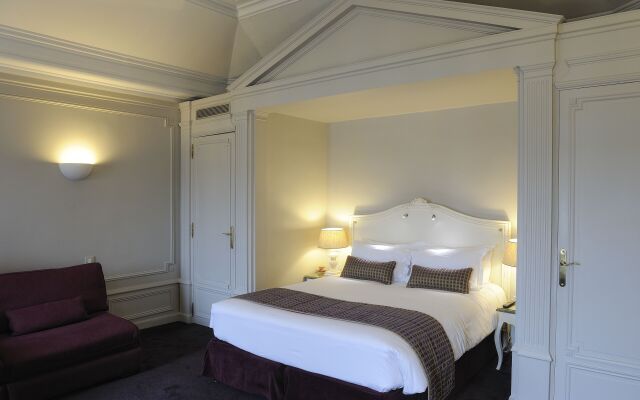 Royal Hotel Paris Champs Elysées