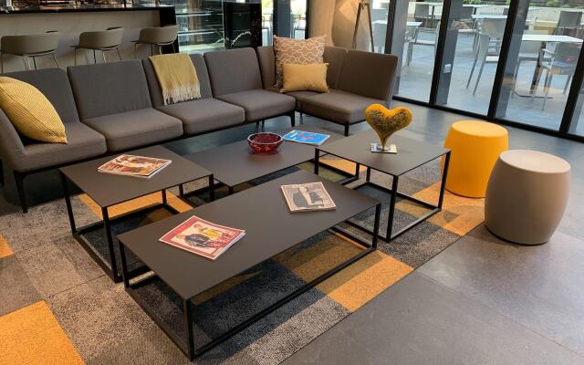Ola Santiago Providencia, Tapestry Collection by Hilton