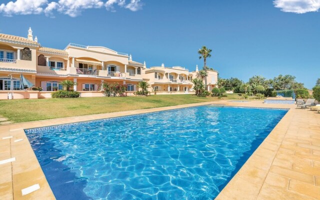 Beautiful Home in Lagoa With Wifi and 2 Bedrooms
