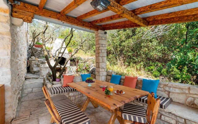 Awesome Home in Prigradice With Wifi and 4 Bedrooms