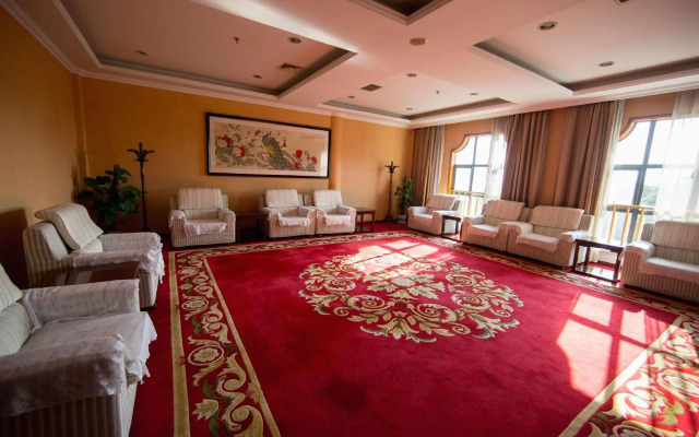 Jiayushan Lake Hot Spring Resort Hotel