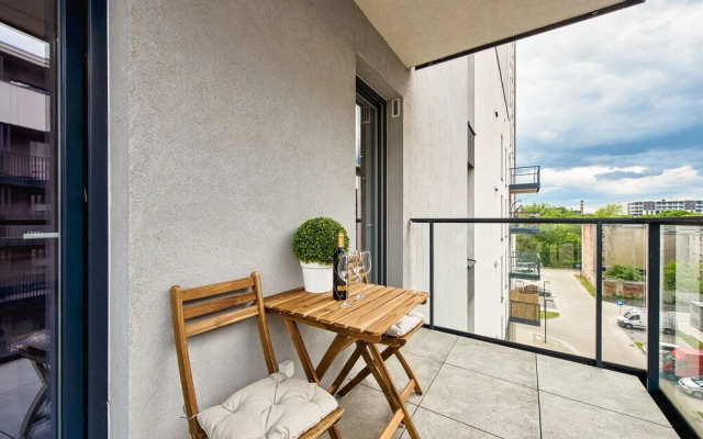 Lumina apartment on Drewnowska