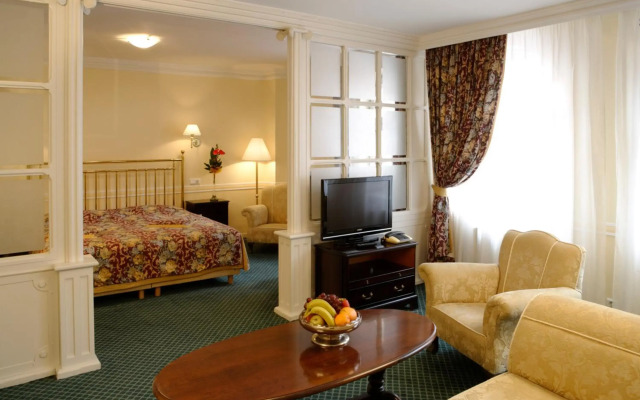 Hotel Embassy
