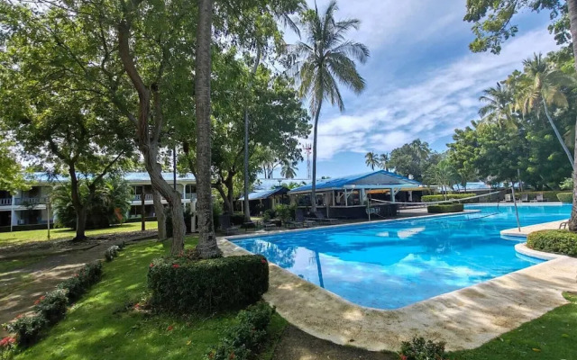 Puerto Azul Residences