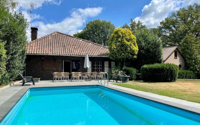Magnificent Farmhouse in Sint Joost