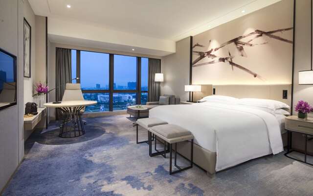 DoubleTree by Hilton Hotel Shenzhen Longhua