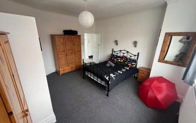 Friends House, Hot Tub, Sleeps 8