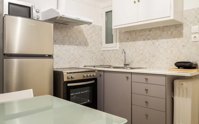 Homey apartment for 4 people in Koukaki