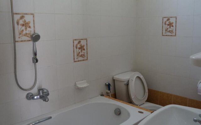 Phuttipong Apartment