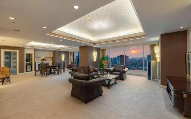 Golden Eagle Summit Hotel Downtown
